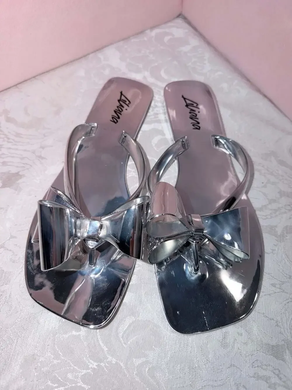 Liliana Silver Metallic Bow Flat Sandals Flip Flops Size US 10